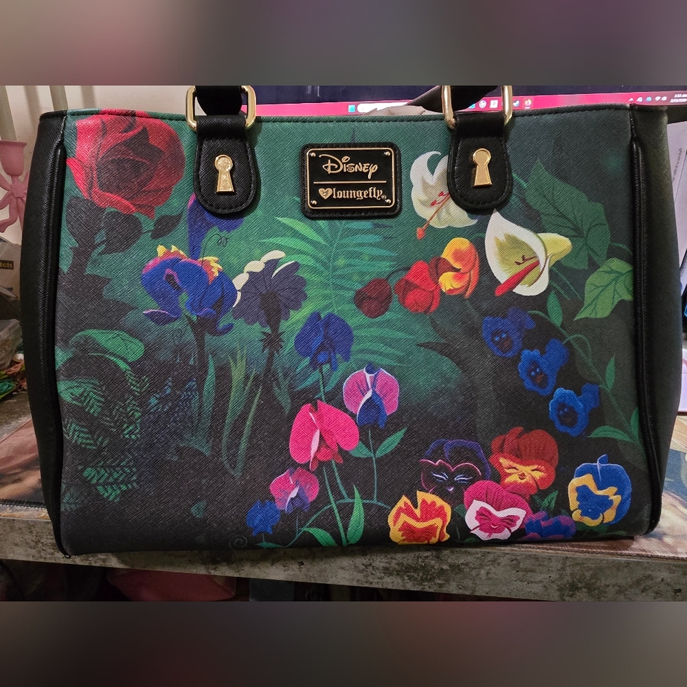 Alice In Wonderand Purse (RARE) - Picture 5 of 13